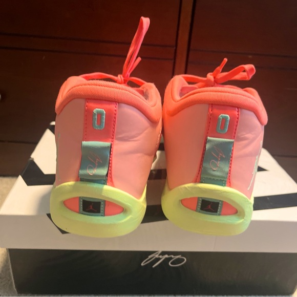 Jayson Tatum 1 pink lemonade basketball shoes - Picture 3 of 5